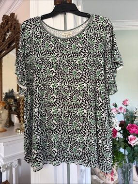 Max Studio Black, White & Green Floral-Leaf Women's shirt, size XL NWT
